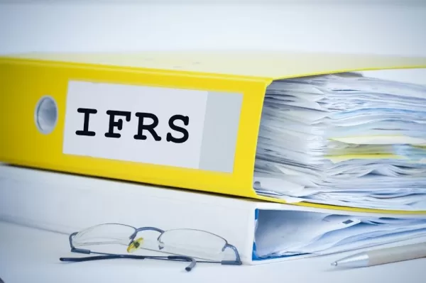 Medzinárodné štandardy finančného výkazníctva (IFRS): nástroj pre transparentný pohľad na výsledky firiem